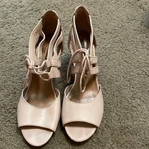Very cute light blush pink heel with a tie